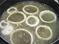 onions4 How to Make French Fried Onions